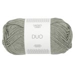 Sandnes Garn Duo Wolle in dusty light green, ideal zum Stricken und Häkeln.
