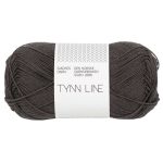 Sandnes Garn Tynn Line Garn in dunklem Farbton, perfekt für Strickprojekte.