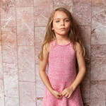Strickset MINNIE DRESS JUNIOR mit Garn und Anleitung