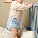 Strickset -FILIP SWEATER, DIAPER PANTS & BONNET BABY mit Garn und Anleitung – Bild 10