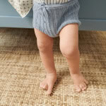Strickset -LILJA SINGLET, LINUS DIAPER PANTS & BONNET mit Garn und Anleitung – Bild 9