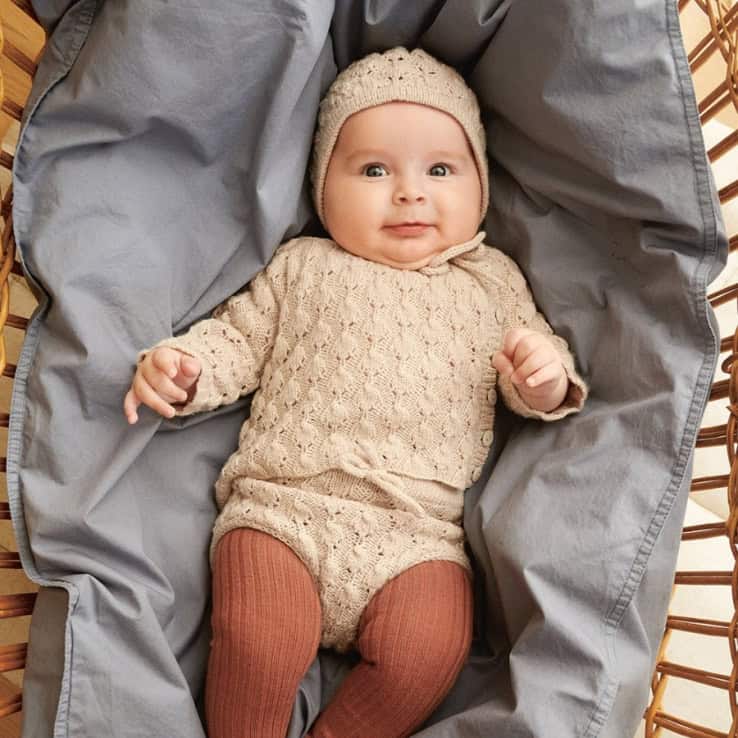 Lilja Tights Baby Strickset LILJA TIGHTS mit Garn und Anleitung – Bild 1