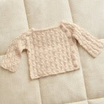 Strickset LILJA CARDIGAN,DIAPER PANTS,TIGHTS & BONNET mit Garn und Anleitung – Bild 2