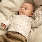 Strickset LILJA CARDIGAN,DIAPER PANTS,TIGHTS & BONNET mit Garn und Anleitung – Bild 4