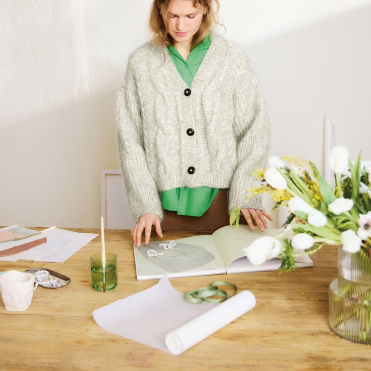 Harper Cardigan Strickset HARPER CARDIGAN mit Garn und Anleitung – Bild 1