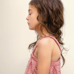 Strickset SUMMER DRESS JUNIOR mit Garn und Anleitung – Bild 3