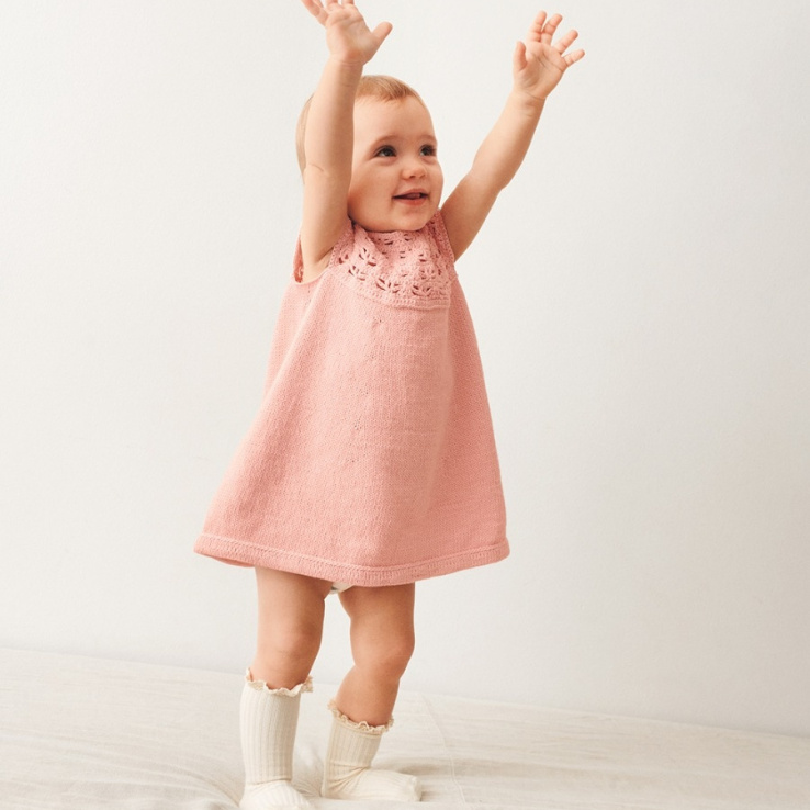 Indy Dress Baby Strickset INDY DRESS BABY mit Garn und Anleitung – Bild 1