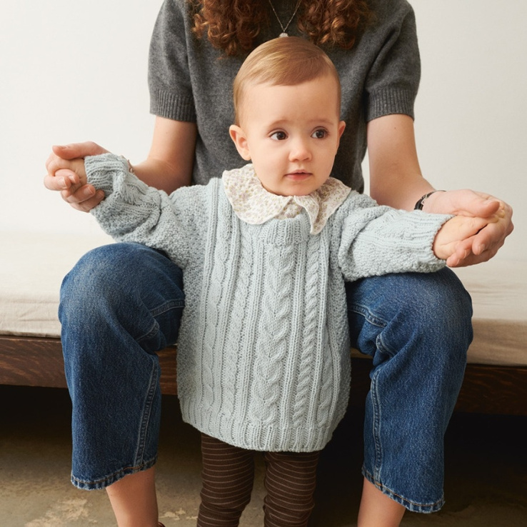Caspian Sweater Baby Strickset CASPIAN SWEATER mit Garn und Anleitung – Bild 1