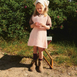 Strickset MEADOW DRESS JUNIOR mit Garn und Anleitung – Bild 2