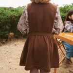 Strickset BELLE DRESS JUNIOR mit Garn und Anleitung