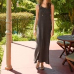 Strickset Roselyn Long Dress mit Garn und Anleitung
