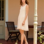 Strickset Roselyn Short Dress mit Garn und Anleitung
