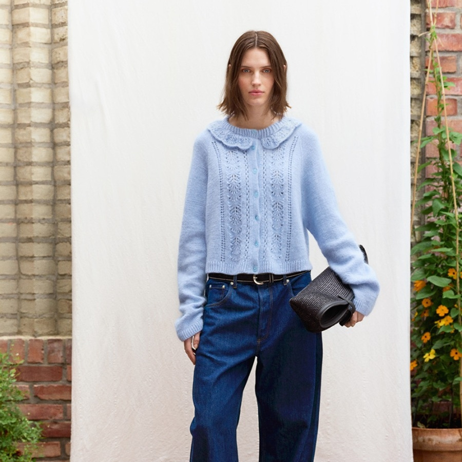 Bloom Cardigan aus der Sandnes-Kollektion DIY 2606, zarte Strickjacke mit Lochmuster.