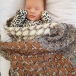 Strickset für Babydecke "Beehive" mit Garn und Anleitung