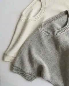 Strickset für das Kurzarmshirt 'Sonya' mit hochwertigem Wolle-Garn, ideal zum Stricken und Häkeln.