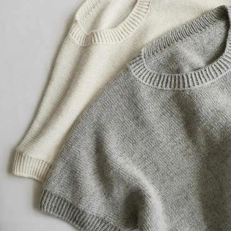 Strickset für das Kurzarmshirt 'Sonya' mit hochwertigem Wolle-Garn, ideal zum Stricken und Häkeln.