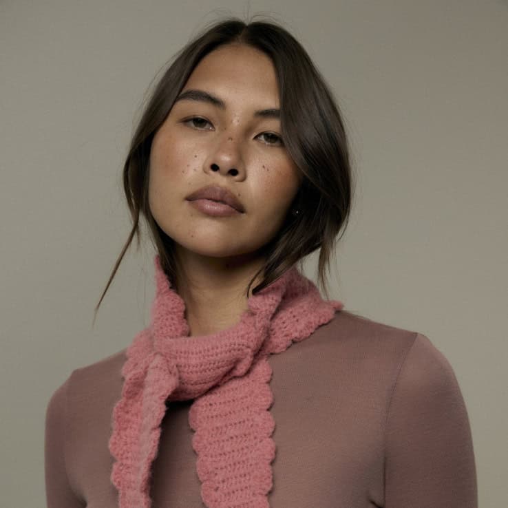 Anleitung Halstuch Ornella Rowan Halstuch Ornella aus weicher Wolle, perfekt zum Stricken und Häkeln.