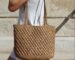Gemütliche gehäkelte Tasche "Riviera" aus Garn, perfekt für Sommer und Strand.