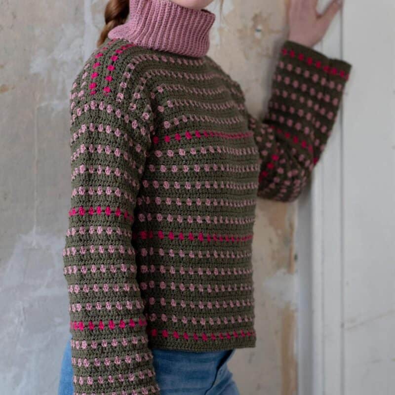 Häkelstrickpullover für Damen mit pinken Akzenten, aus Wollgarn, perfekt zum Stricken und Häkeln,.