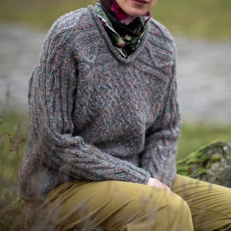 Häkel- und Strickpullover aus Tweed-Garn, Damenmode, Wollgarn, Stricken, Häkeln, Wollkleidung.