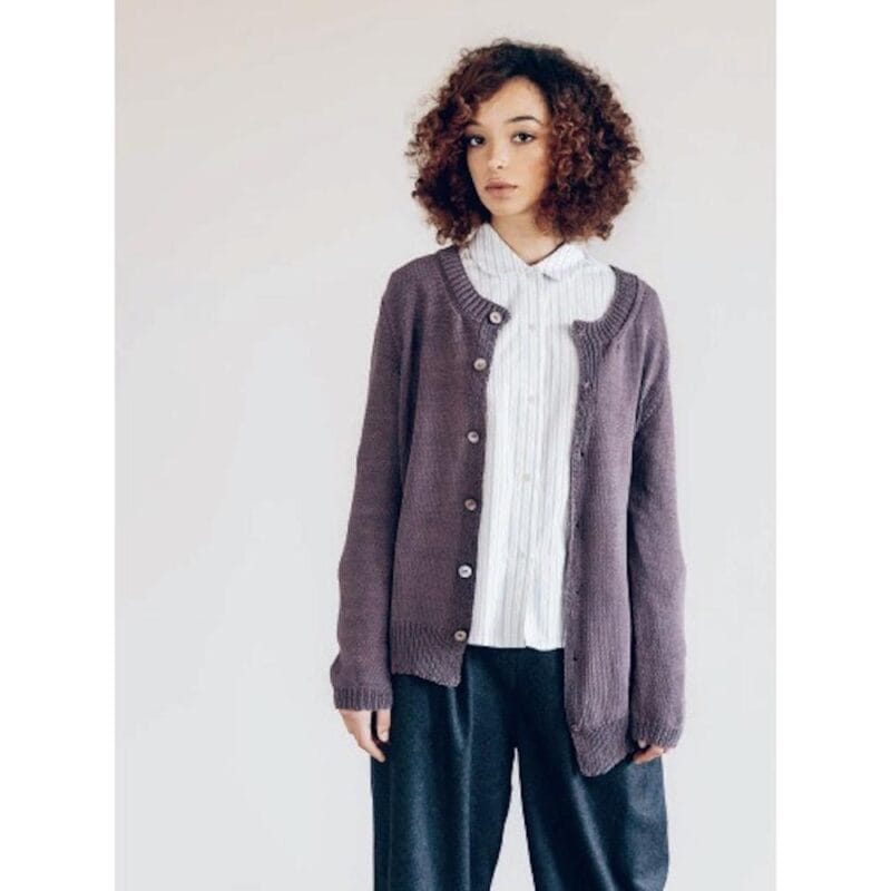 Strickjacke aus Wolle von Erika Knight, ideal für kuschelige Winteroutfits.