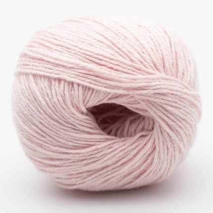 B. Allino Leinen/Baumwolle in Blassrosé, ideal für Stricken und Häkeln im Wollke-Shop.
