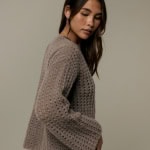 Rowan Häkelpullover Nori aus weicher Wolle, detailreiche Struktur, modischer Look.