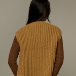 Rowan Häkelweste Zella aus hochwertiger Wolle, perfekt für das Stricken und Häkeln.