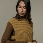 Rowan Häkelweste Zella aus hochwertiger Wolle im Wollke-Shop.