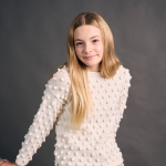 Strickset KINDERPULLOVER MINI POMPOM mit Garn und Anleitung – Bild 7
