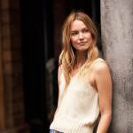 Rowan Wolle für Strick- und Häkelprojekte, passend zur Anleitung MODE Collection No. 10.