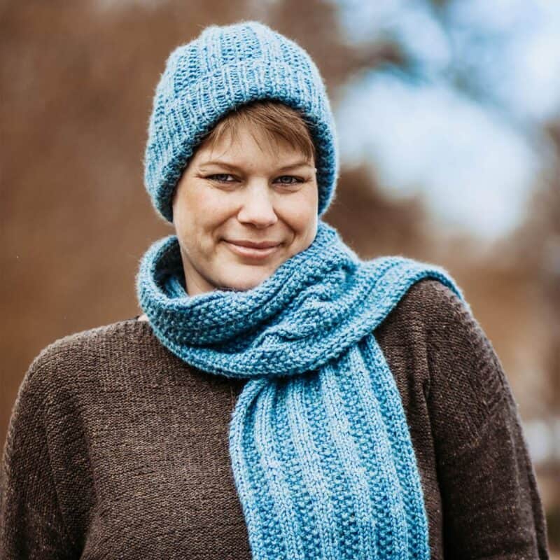 Strickmütze und Schal aus Wolle, perfekt für Winter, handgemacht, warm und bequem.