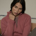 Rowan Strickjacke Lira aus weicher Wolle, perfekt zum Stricken und Häkeln.
