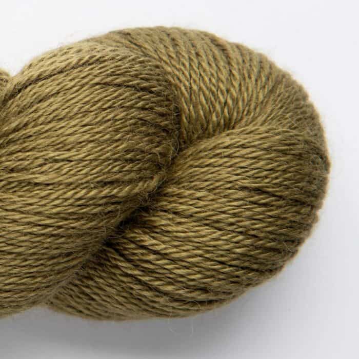 Ayni Babyalpaka mit Maulbeerseide Olive - Amano