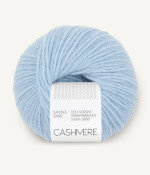 Sandnes Garn Cashmere in der Farbe 5812 brunnera blue, weiches Garn zum Stricken und Häkeln.