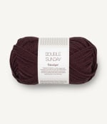 Sandnes Garn Double Sunday von PetiteKnit in der Farbe Velvet Fig.