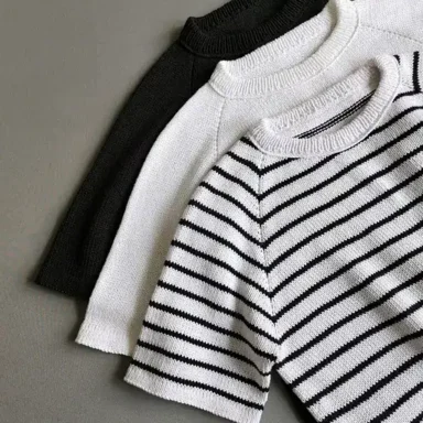 Strickset für Raglan-Kurzarmshirt 'Freestyle' mit Garn und Anleitung, ideal für Strick- und Häkel.