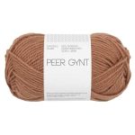 Sandnes Garn Peer Gynt Garn in Mocha Mousse, perfekt für Strick- und Häkelprojekte.