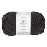 Sandnes Garn Peer Gynt Garn in Schwarz, ideal für Strick- und Häkelprojekte.