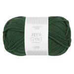Sandnes Garn Peer Gynt in col. 8082 forest green für Stricken und Häkeln.