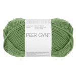 Sandnes Garn Peer Gynt Wolle in Vineyard Green, perfekt für Stricken und Häkeln.