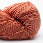 Handgefärbtes Sockengarn in Terracotta, 100g, aus Wolle und Nylon. Perfekt für Strick- und Häkelp.