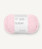 Sandnes Garn Sunday Wolle in zartem Rosa, ideal zum Stricken und Häkeln.