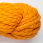 Yana XL Highland Wool von Wollke, 200g, in Saffron, ideal für Stricken und Häkeln. Hochwertige Wo.